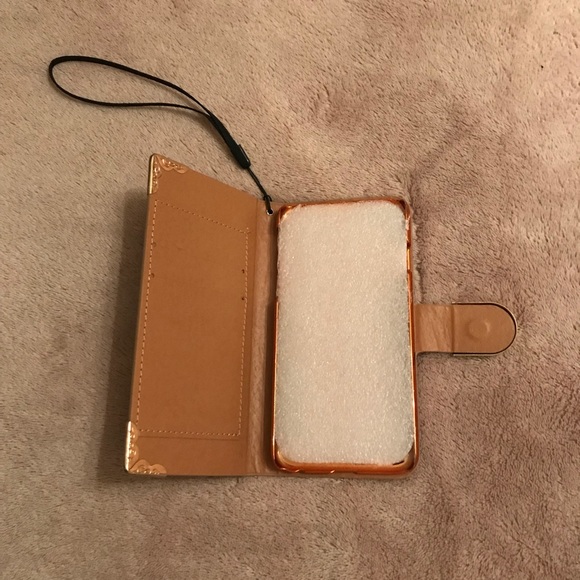 iPhone 5c wristlet case. 5.5 x2.5 inches - Picture 2 of 3